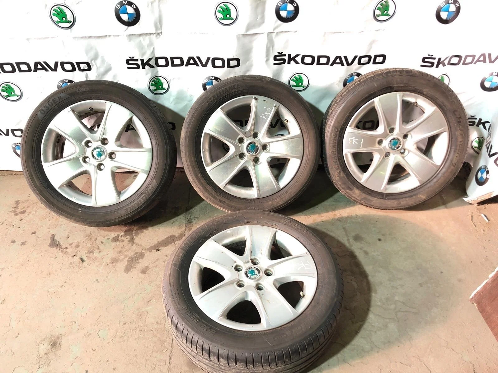 Диски колесные Skoda Octavia 2011 1Z0601025T A5 (1Z) 1.6 BSE