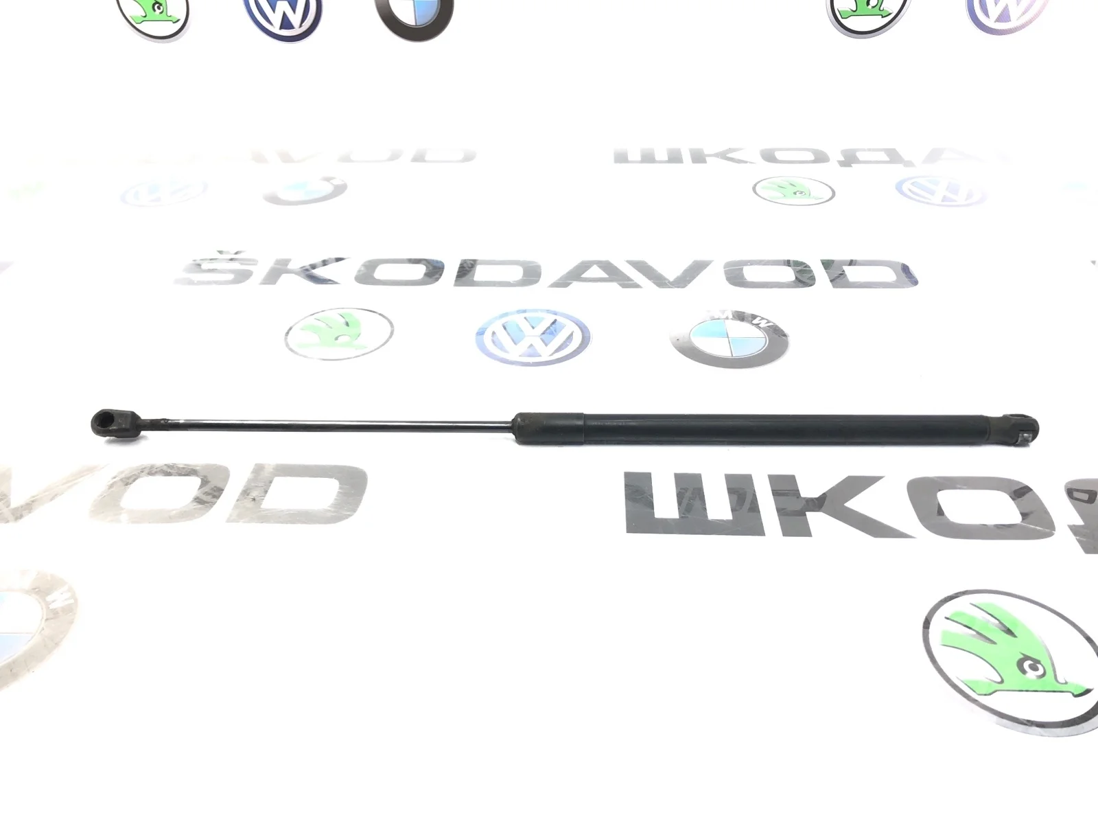 Амортизатор крышки багажника Skoda Octavia 2010 1Z5827550B A5 (1Z) 1.4 CAXA