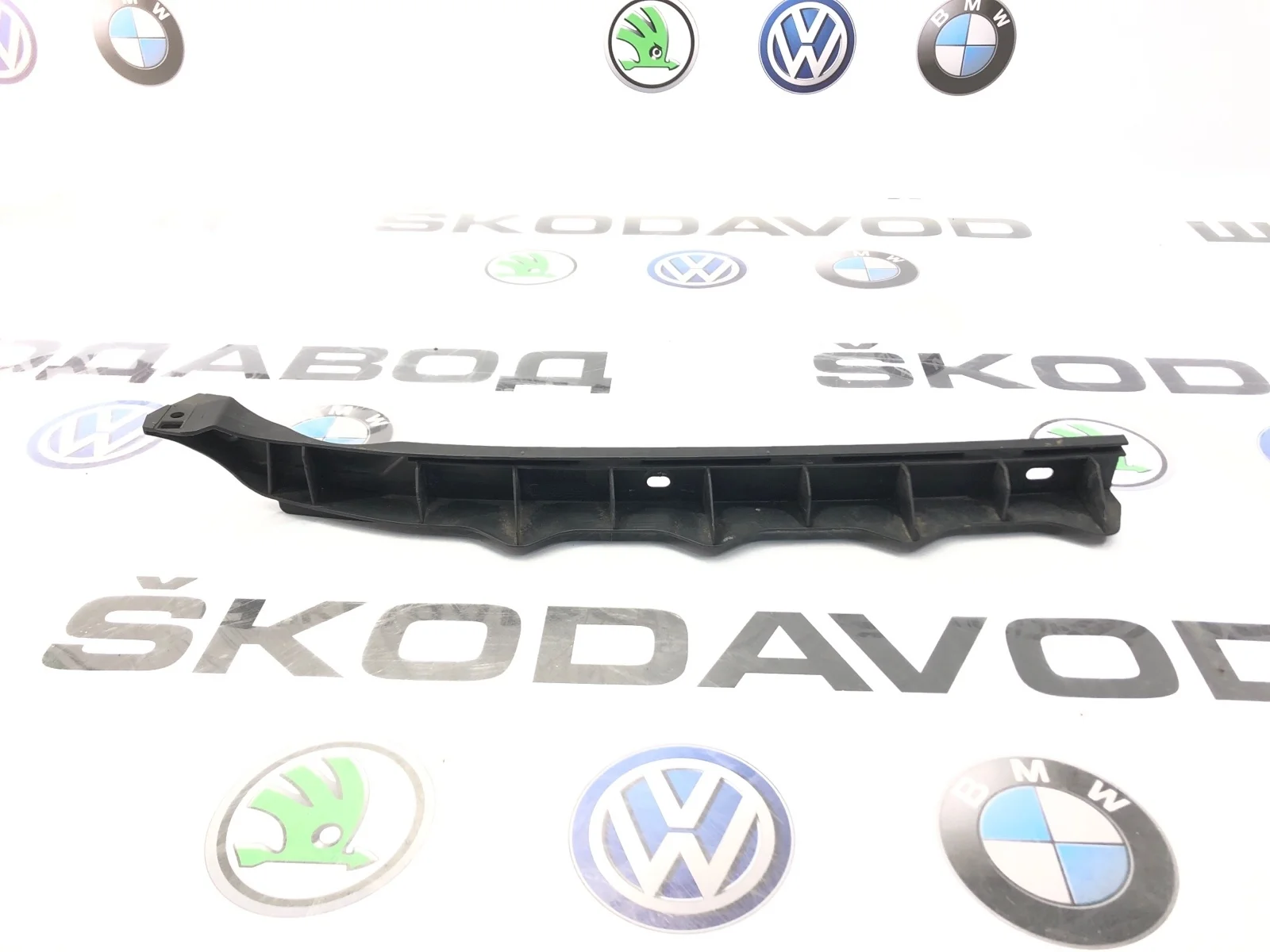 Направляющая бампера Skoda Octavia 2011 1Z5807863 A5 (1Z) 1.6 BSE, задняя левая