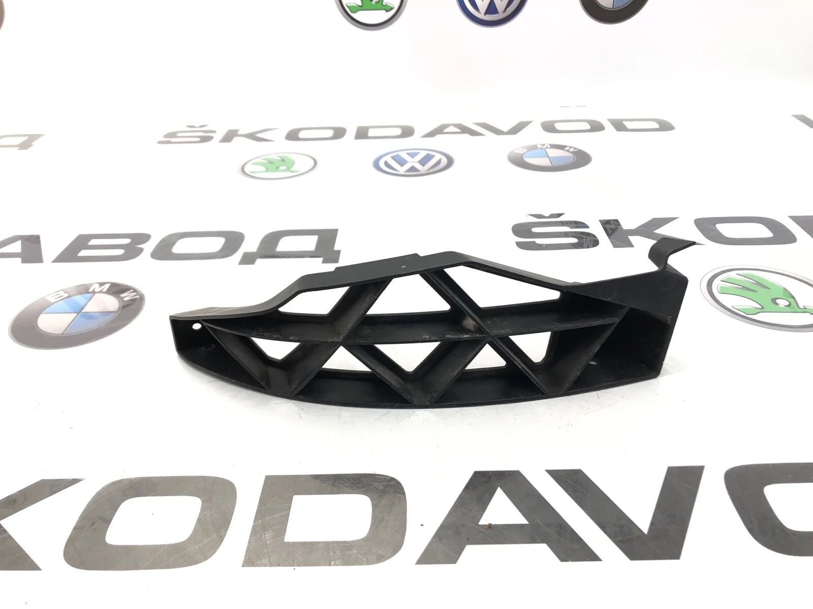 Направляющая бампера Skoda Octavia 2011 1Z5807394 A5 (1Z) 1.2 CBZB, задняя правая