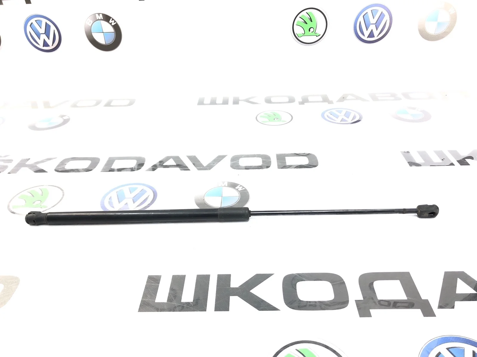 Амортизатор крышки багажника Skoda Octavia 2011 1Z5827550B A5 (1Z) 1.2 CBZB