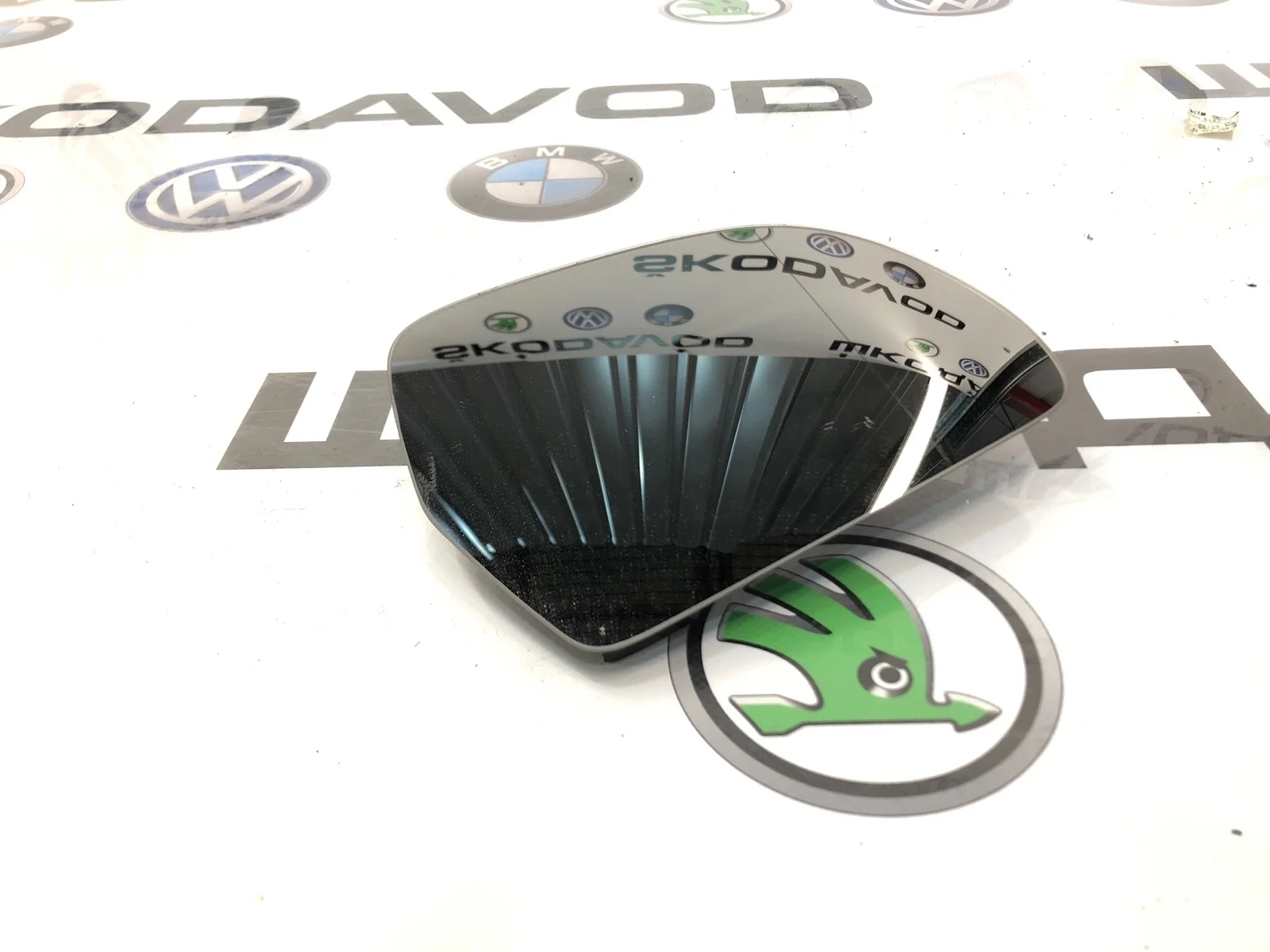 Зеркальный элемент Skoda Octavia 2011 4F0857536AF A5 (1Z), правый