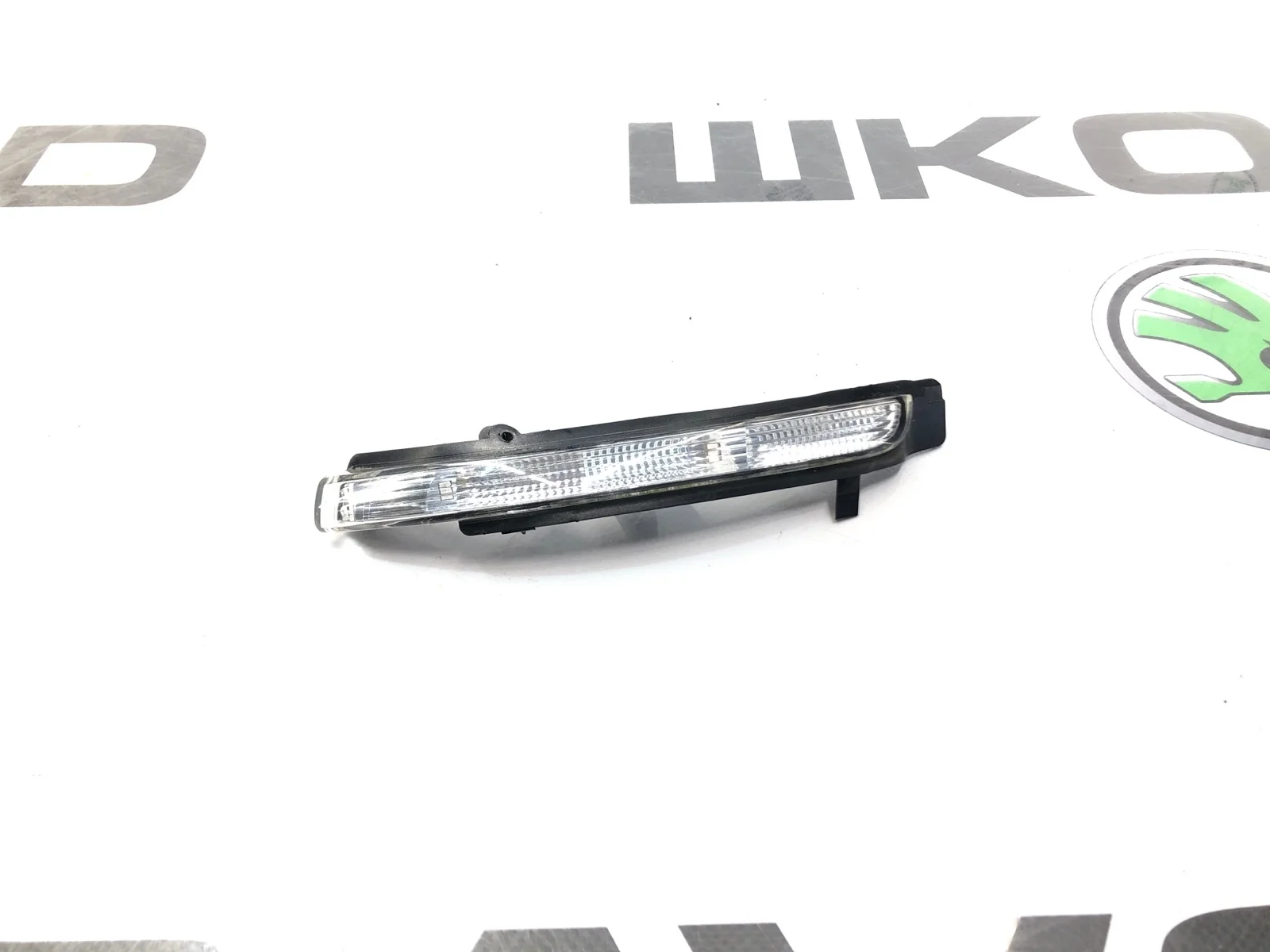 Поворотник зеркала заднего вида Skoda Octavia 3T0949101 A5 (1Z), левый