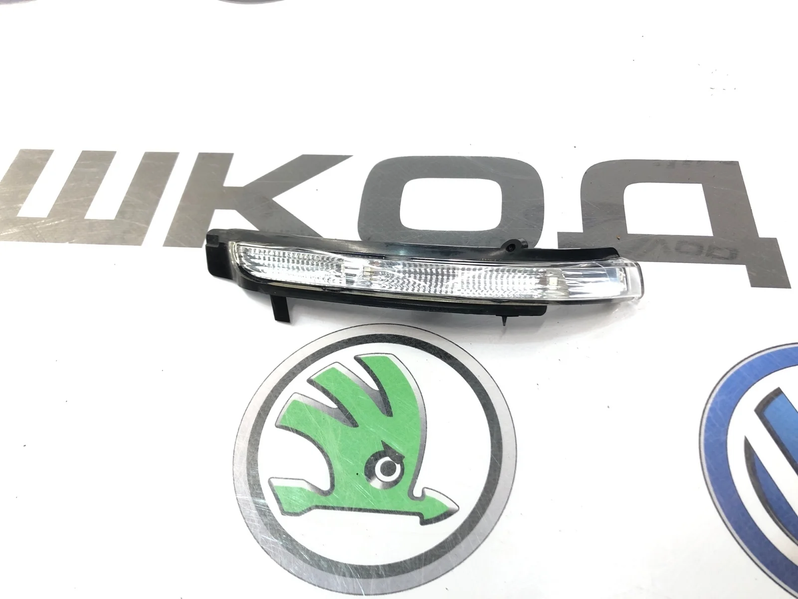 Поворотник зеркала заднего вида Skoda Octavia 2011 3T0949102 A5 (1Z), правый