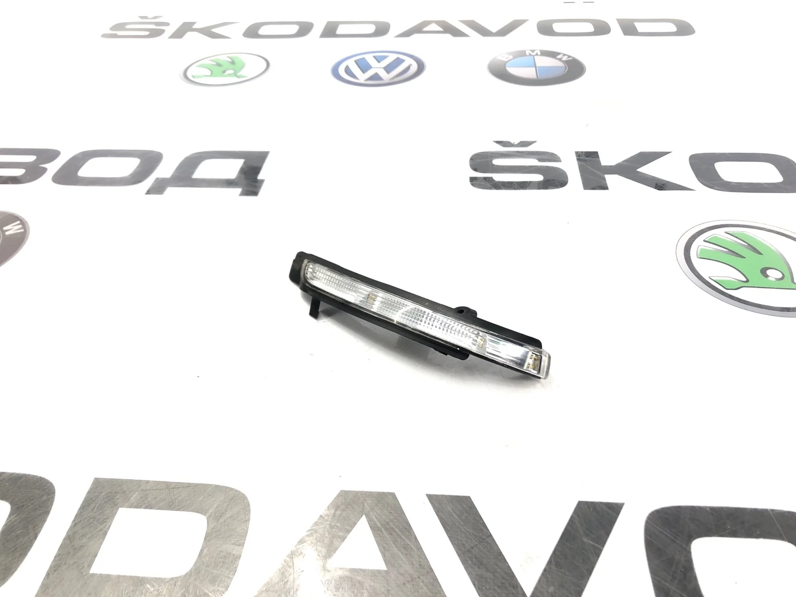 Поворотник зеркала заднего вида Skoda Octavia 2011 3T0949102 A5 (1Z), правый