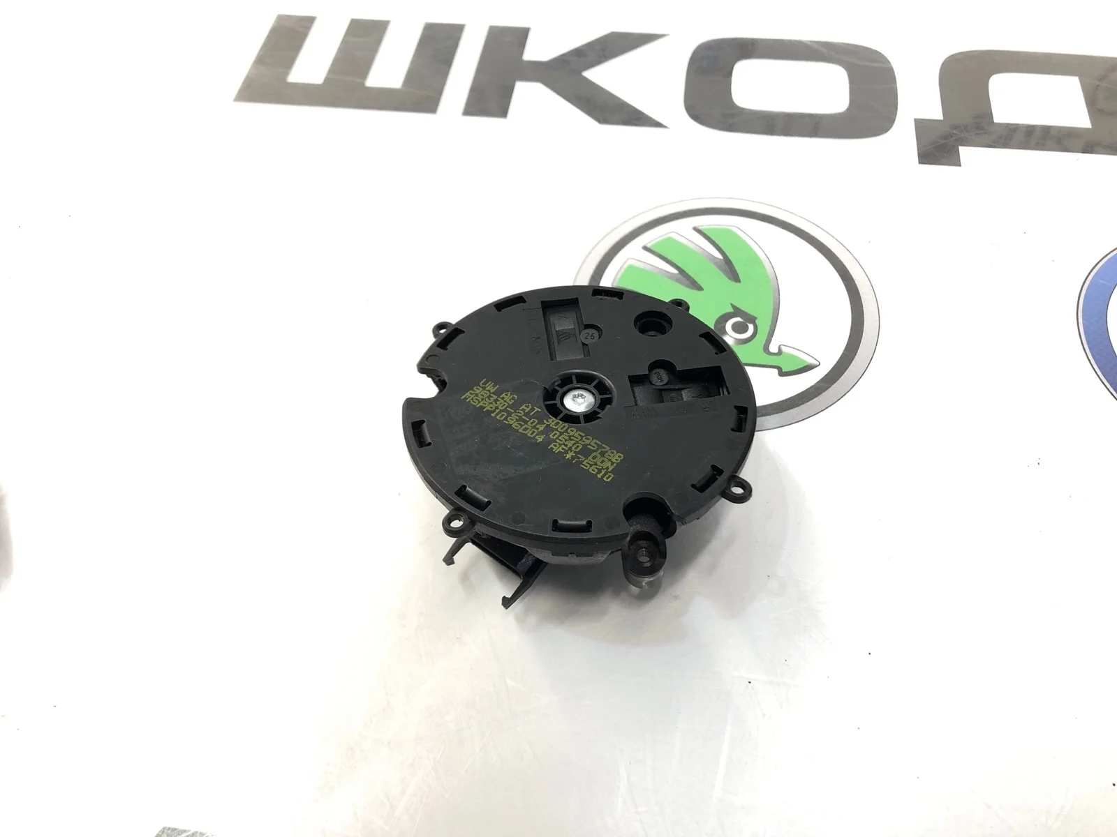 Мотор зеркала Skoda Octavia 2011 3D0959578B A5 (1Z), правый