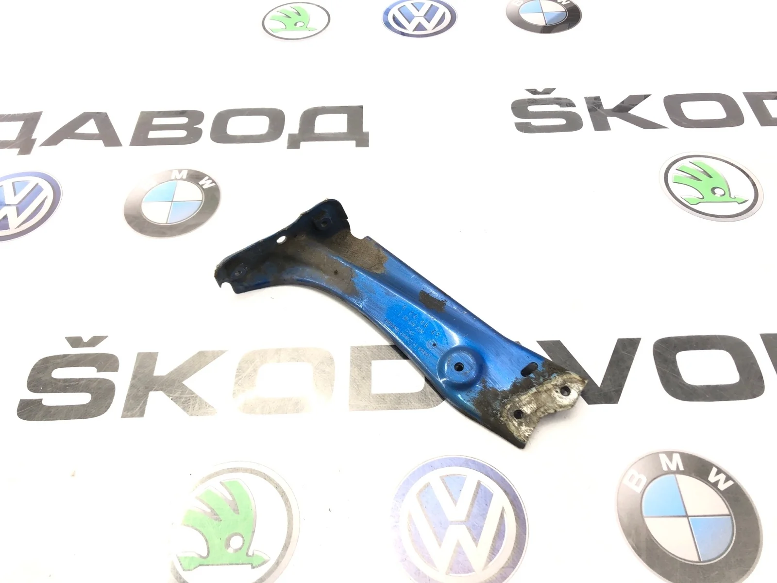 Кронштейн крыла Skoda Octavia RS 2014 5E0821141 A7 (5E), передний левый