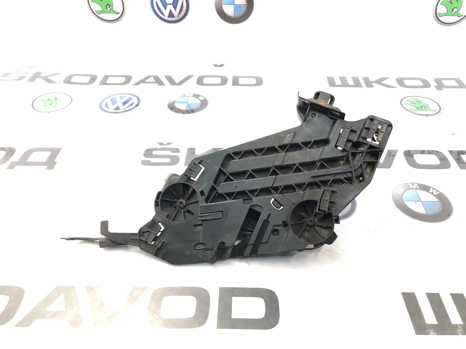 Площадка кронштейн фары Skoda Octavia 2010 1Z0941613 A5 (1Z) 1.4 CAXA, левая