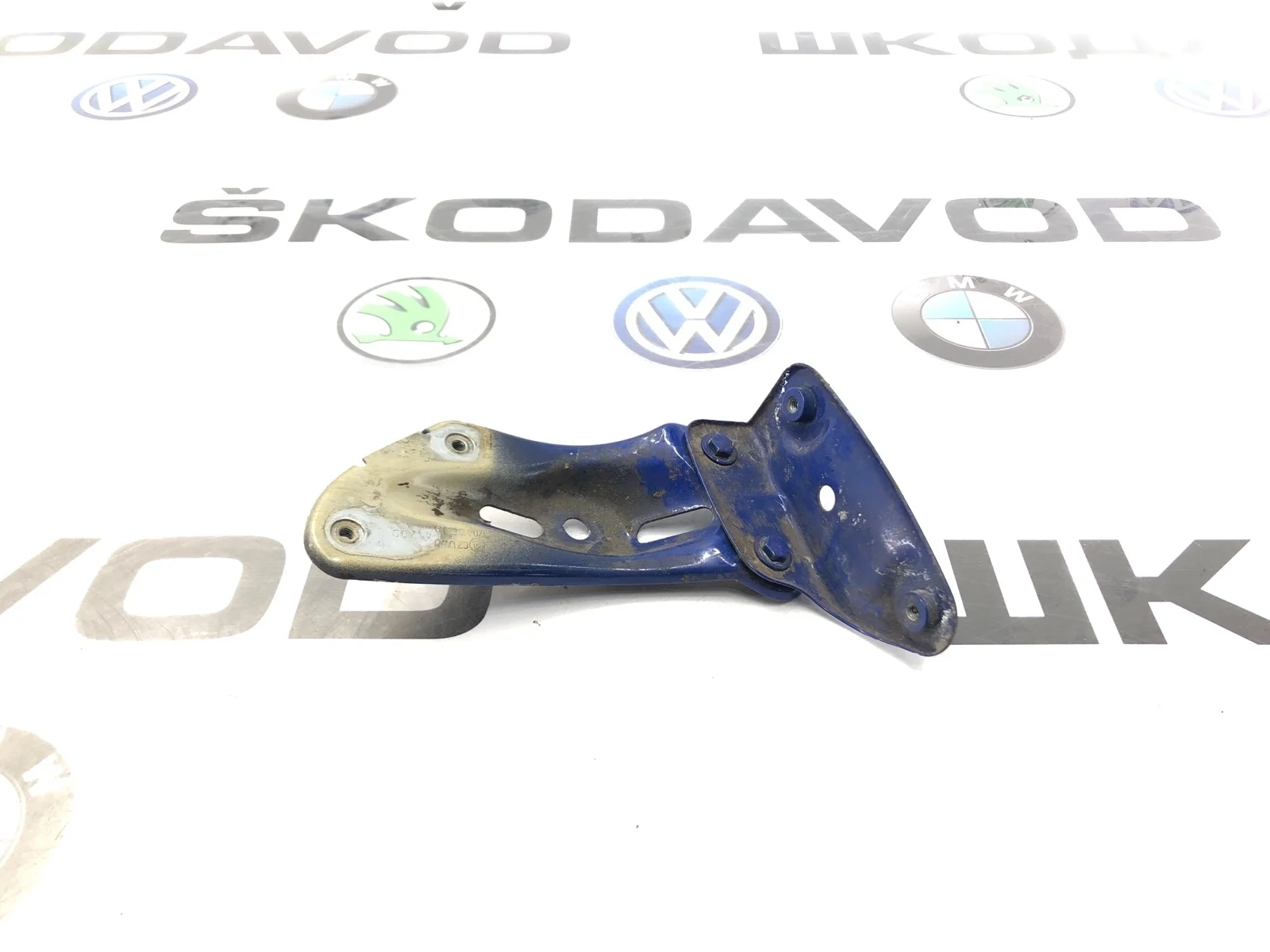 Кронштейн крыла Skoda Octavia 2011 1Z0810680A A5 (1Z), передний правый