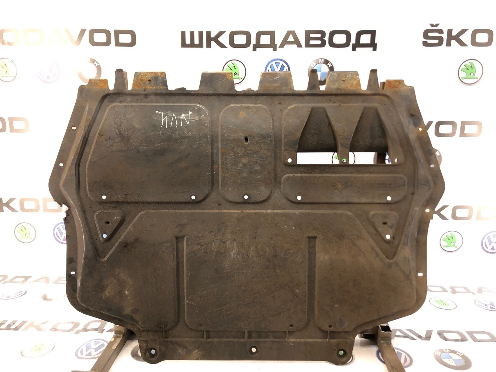 Пыльник двигателя Skoda Octavia 2011 1K0825237K A5 (1Z) 1.2 CBZB