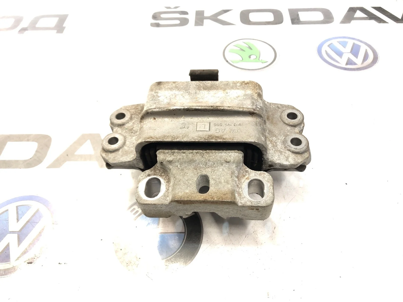 Опора МКПП Skoda Octavia 2011 1K0199555L A5 (1Z) 1.6 BSE, левая