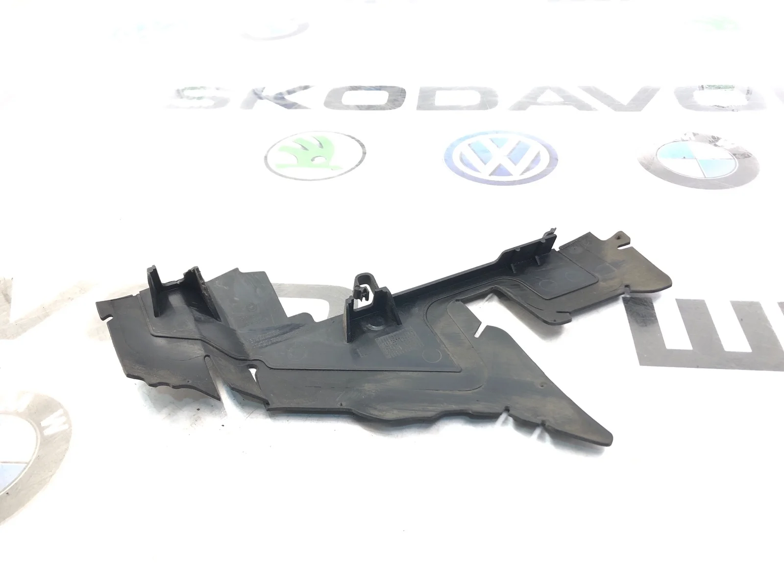 Дефлектор радиатора Skoda Octavia 2015 5E0121283A A7 (5E) 2.0 CRMB, левый