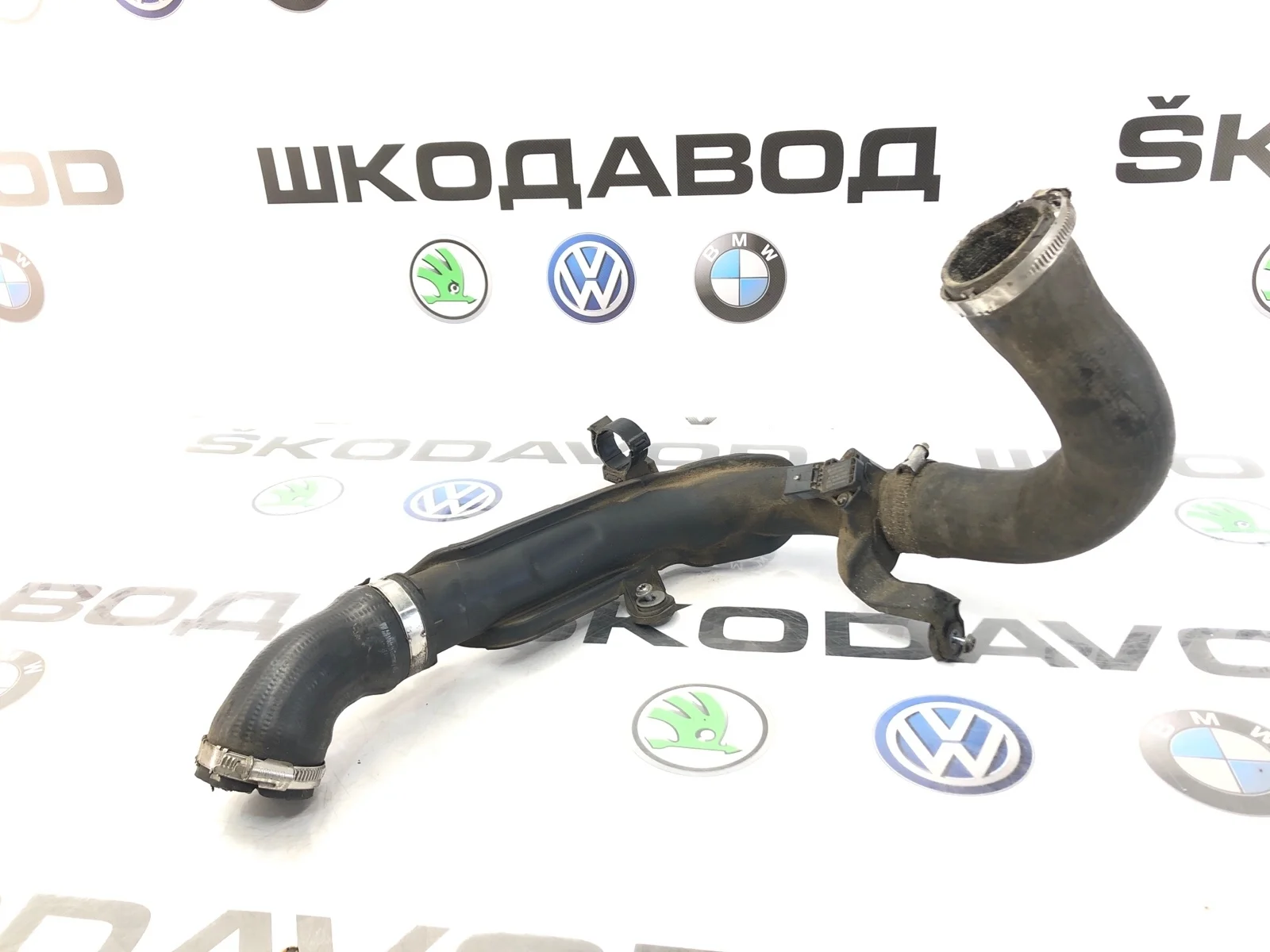 Патрубок интеркулера Skoda Yeti 2014 1K0145770AE 5L 2.0 CFJA