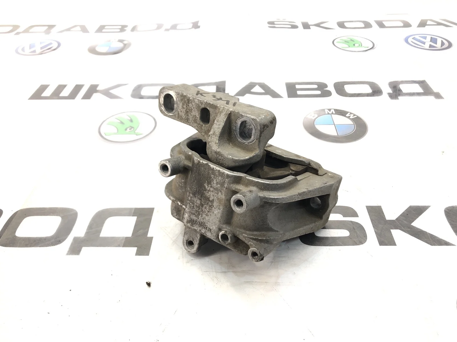 Опора двигателя Skoda Yeti 2014 1K0199262CN 5L 2.0 CFJA, правая