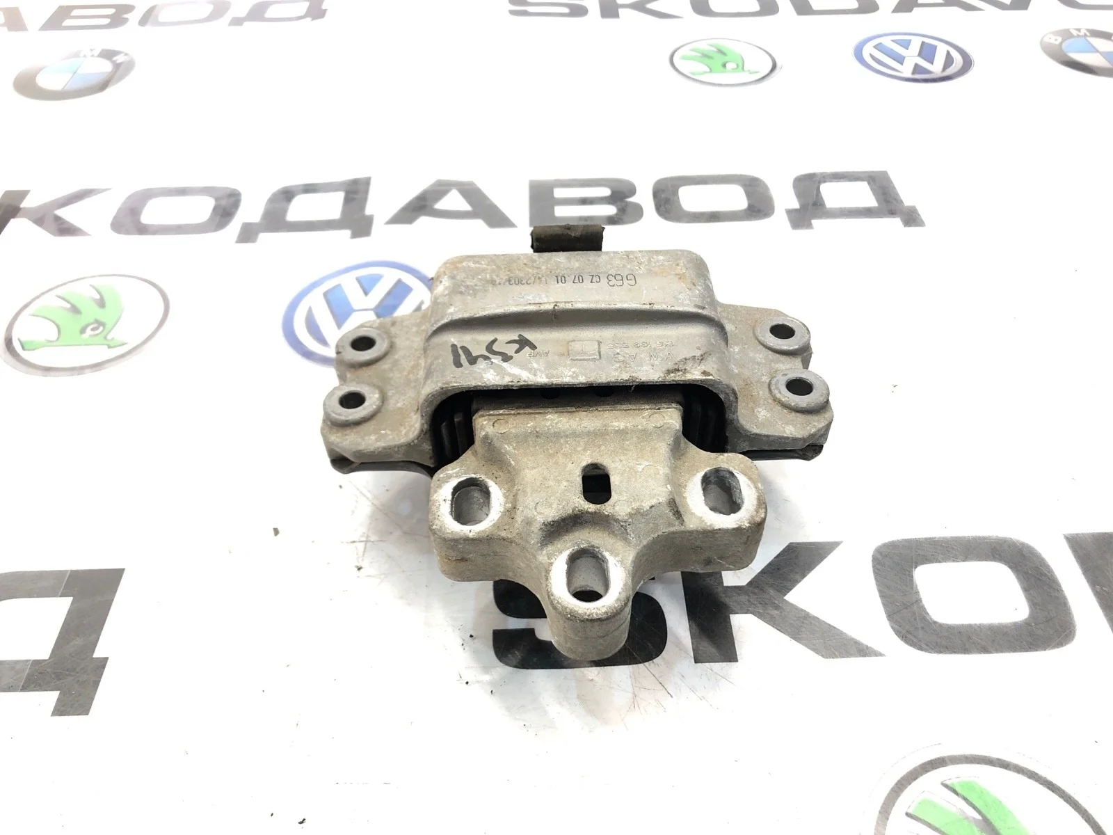 Опора МКПП Skoda Yeti 2014 1K0199555T 5L 2.0 CFJA, левая