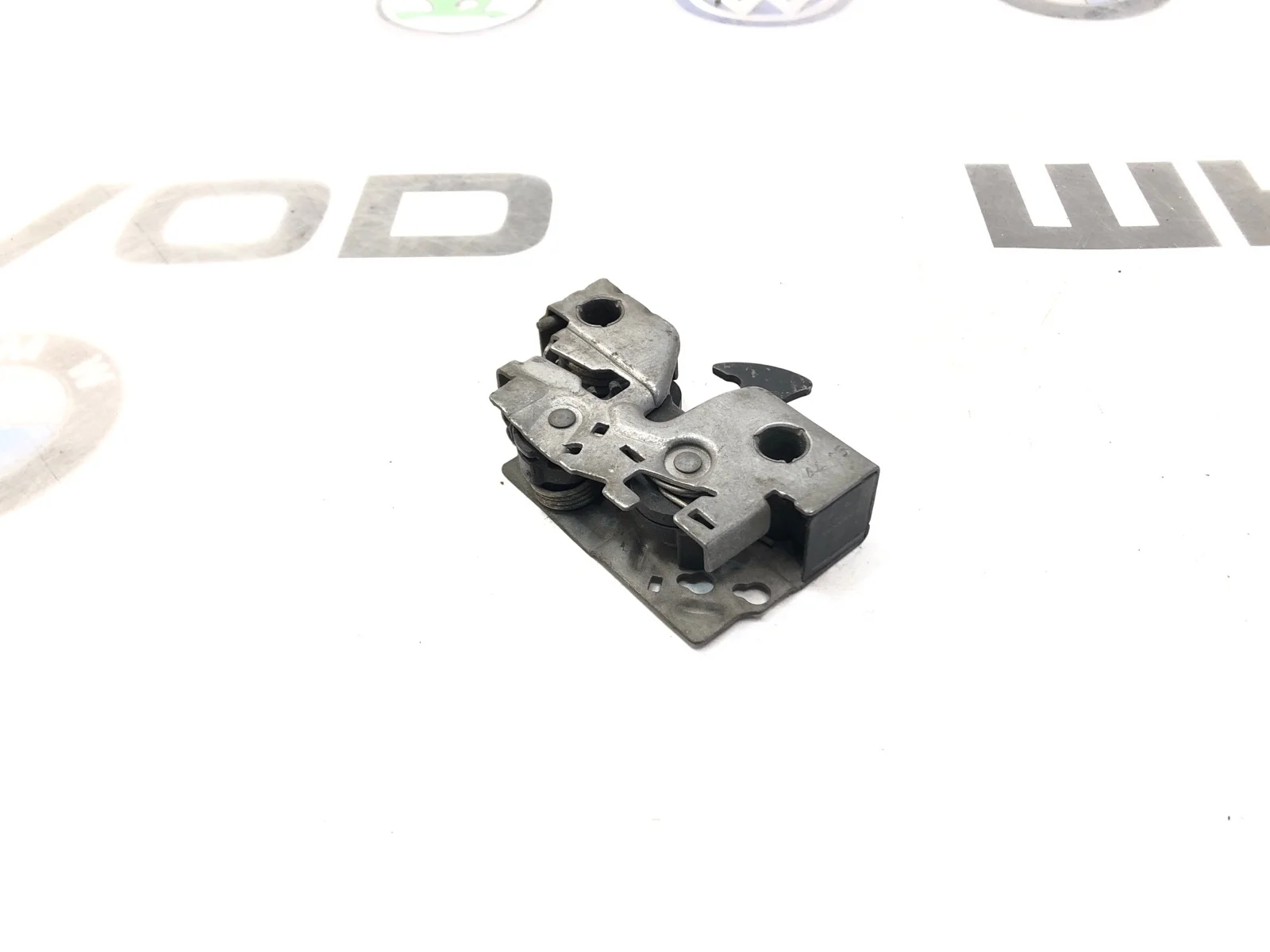 Замок капота Volkswagen Passat 2013 5U0823509H B7 (NMS) АМЕРИКА 2.0 CFFB