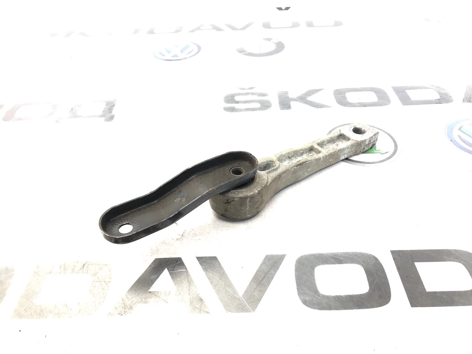 Кронштейн двигателя Skoda Octavia 2012 1K0199855BA A5 (1Z) 1.4 CAXA