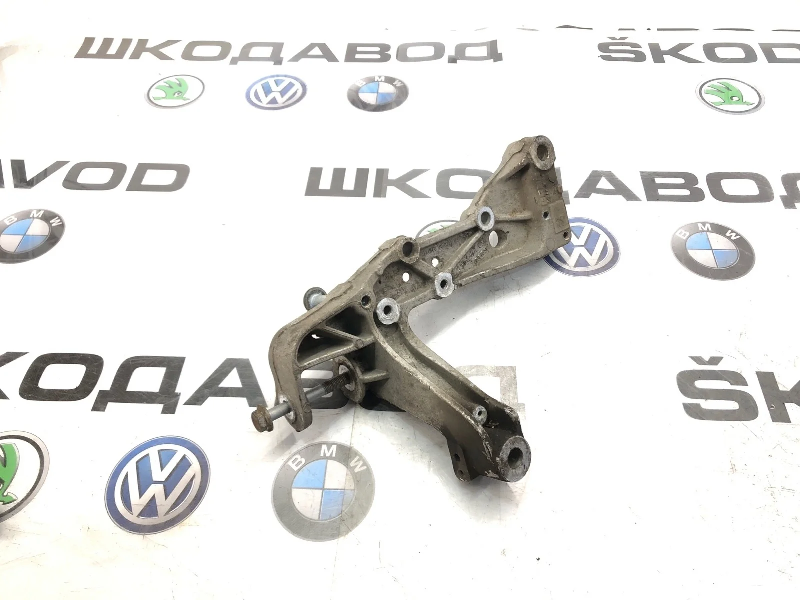 Кронштейн подрамника Skoda Octavia 2012 1K0199295F A5 (1Z) 1.2 CBZB, передний левый