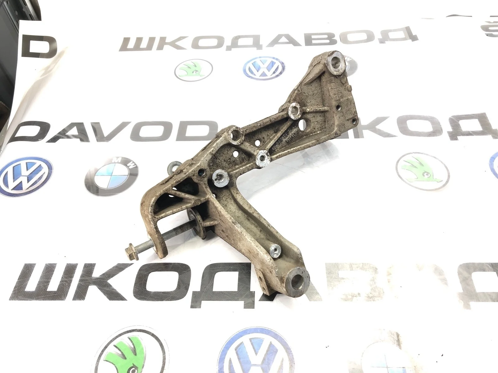 Кронштейн подрамника Skoda Octavia 2011 1K0199295F A5 (1Z) 1.6 BSE, передний левый