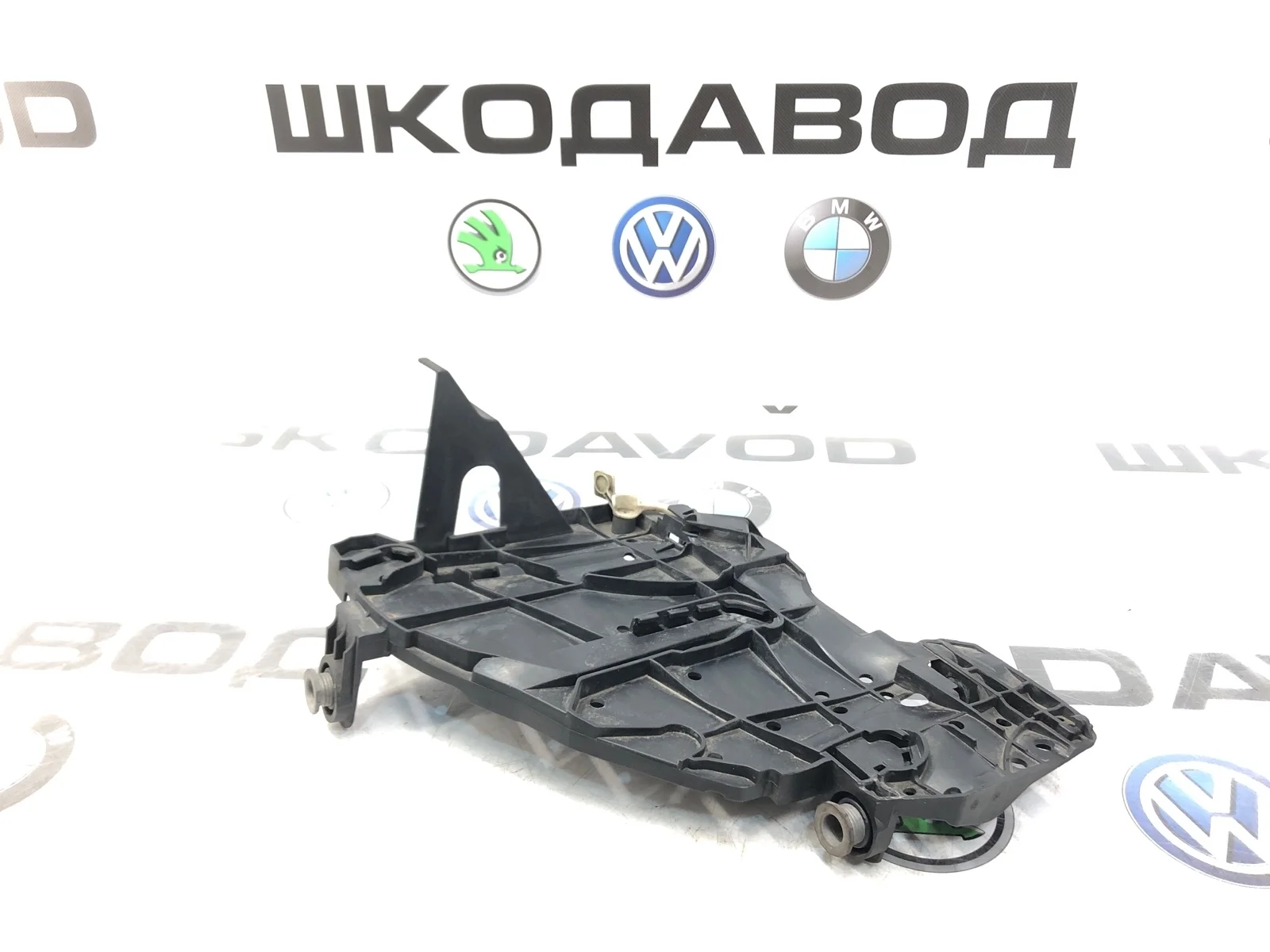 Кронштейн фары Volkswagen Touareg 2007 7L6941292 1 GP РЕСТАЙЛИНГ 3.0 BKS, передний левый