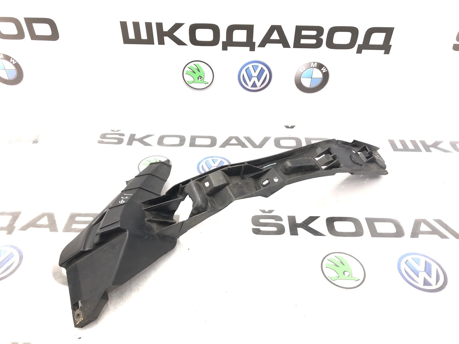 Направляющая бампера Volkswagen Touareg 2007 7L6807183D 1 GP РЕСТАЙЛИНГ 3.0 BKS, передняя левая