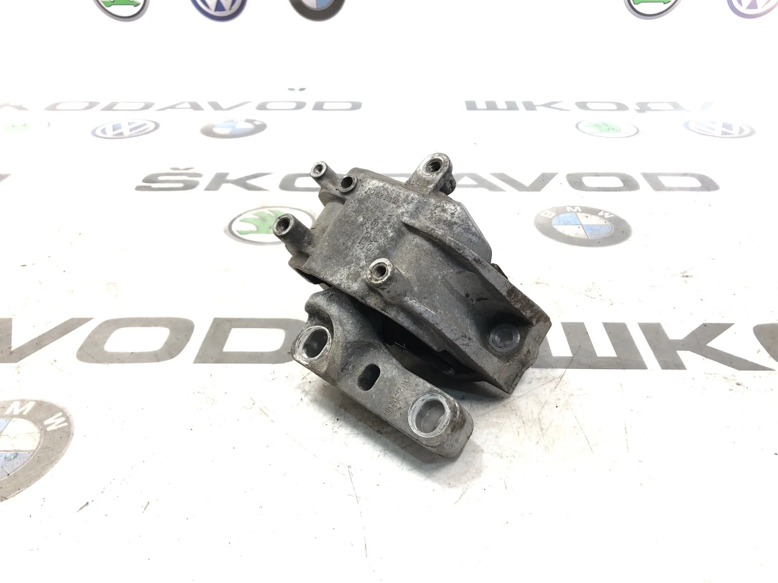 Опора двигателя Skoda Yeti 2014 1K0199262CN 5L 2.0 CFHC, правая