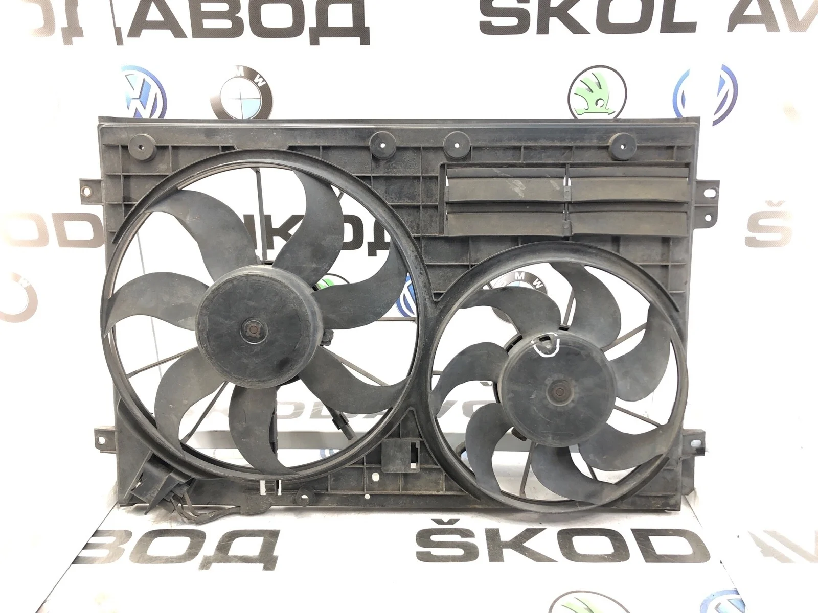 Вентилятор охлаждения Skoda Yeti 2014 1K0121207BC 5L 2.0 CFHC