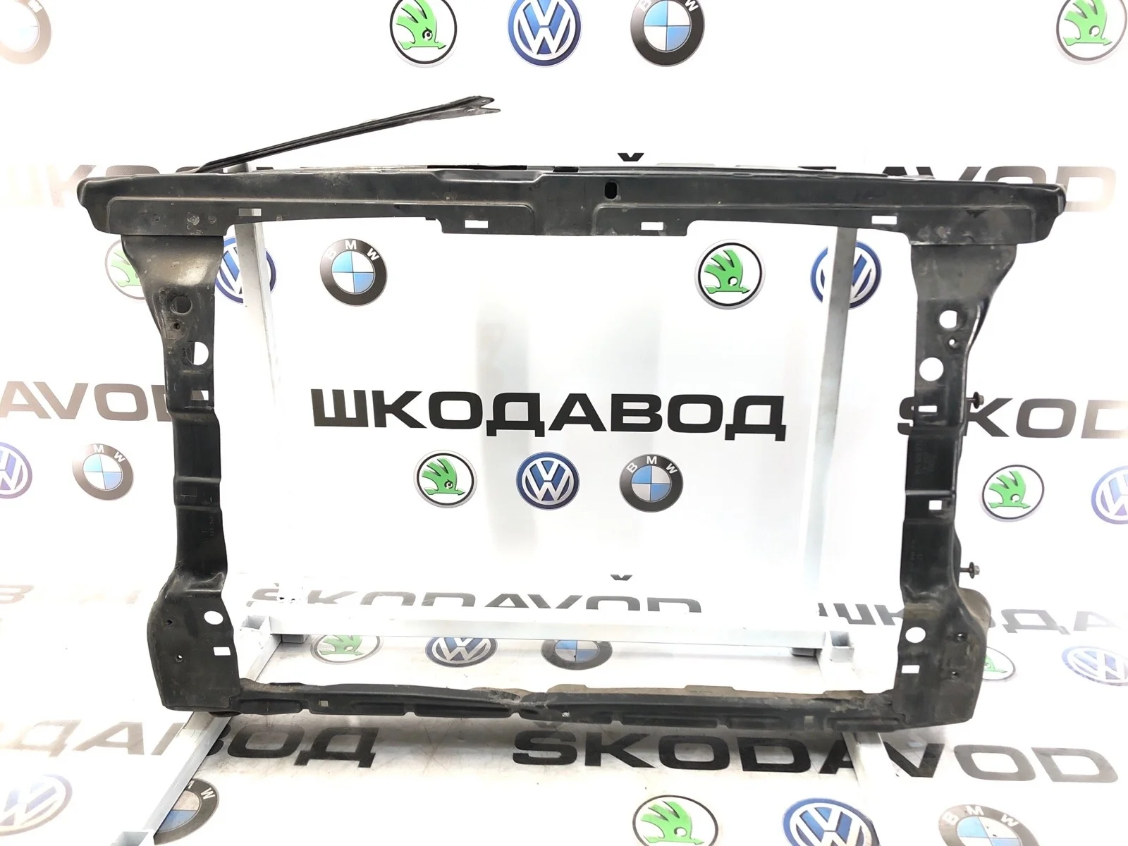 Телевизор Рамка радиатора Skoda Yeti 2014 5L0805591B 5L 2.0 CFHC