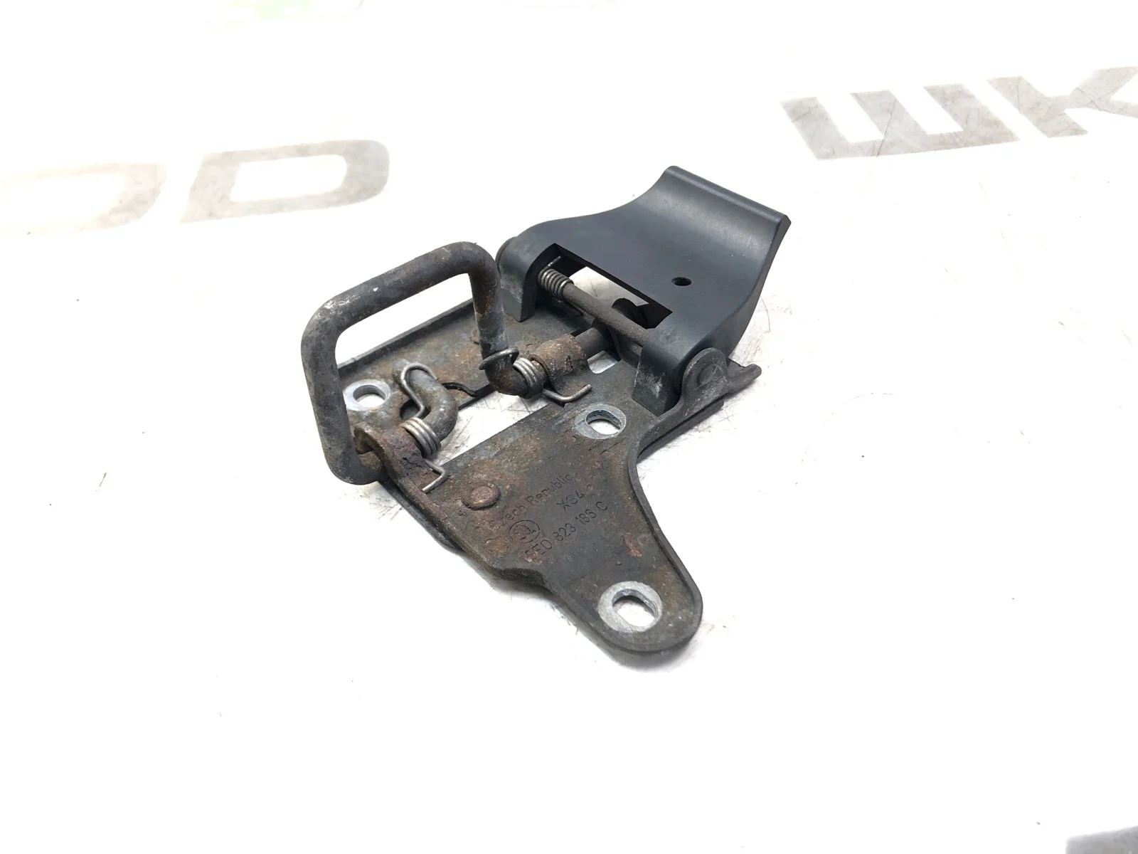 Крюк капота Skoda Octavia 2015 5E0823186C A7 (5E) 2.0 CKFC