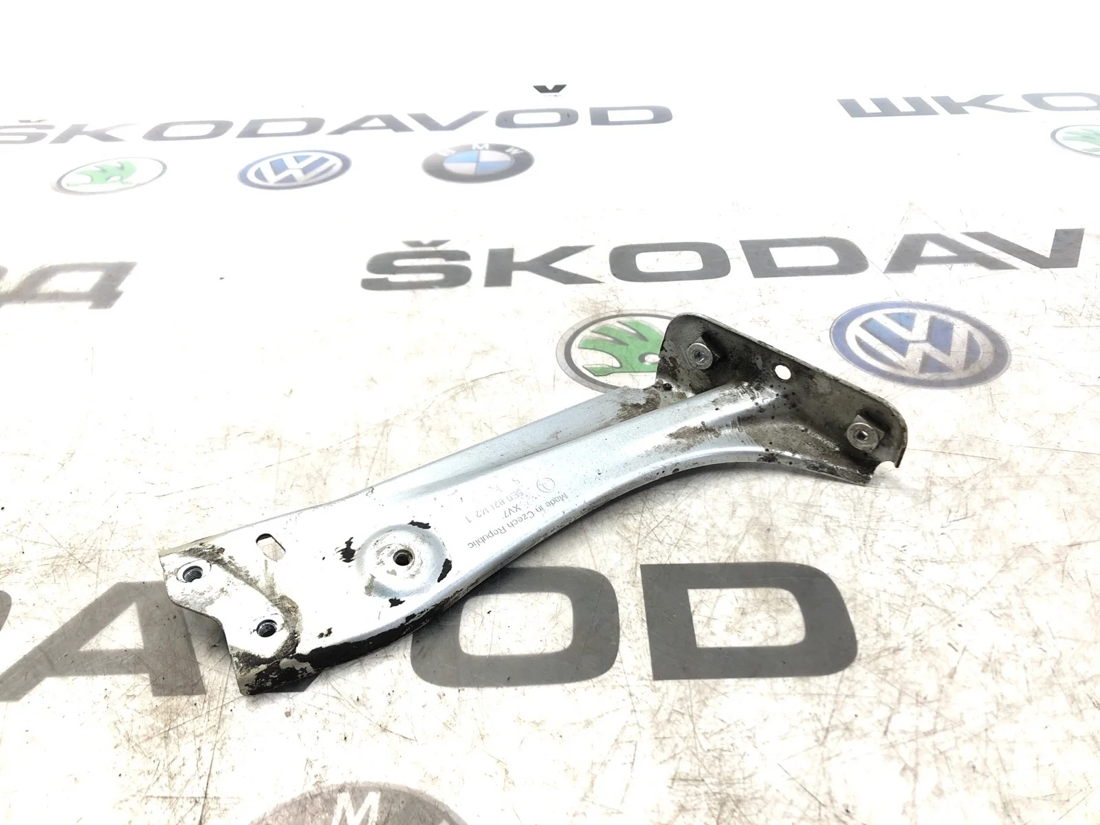 Кронштейн крыла Skoda Octavia 2015 5E0821142 A7 (5E) 2.0 CKFC, передний правый