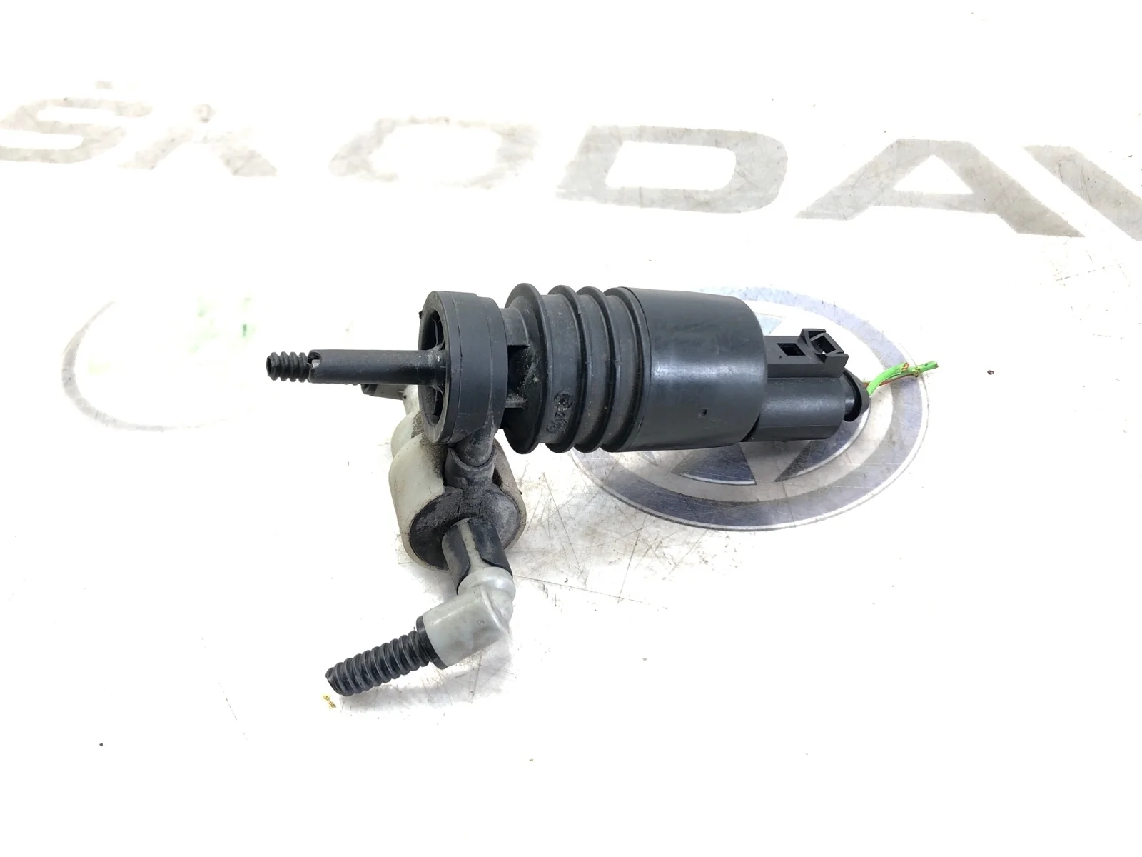 Насос омывателя лобового стекла Skoda Octavia 2015 1K6955651 A7 (5E) 2.0 CKFC