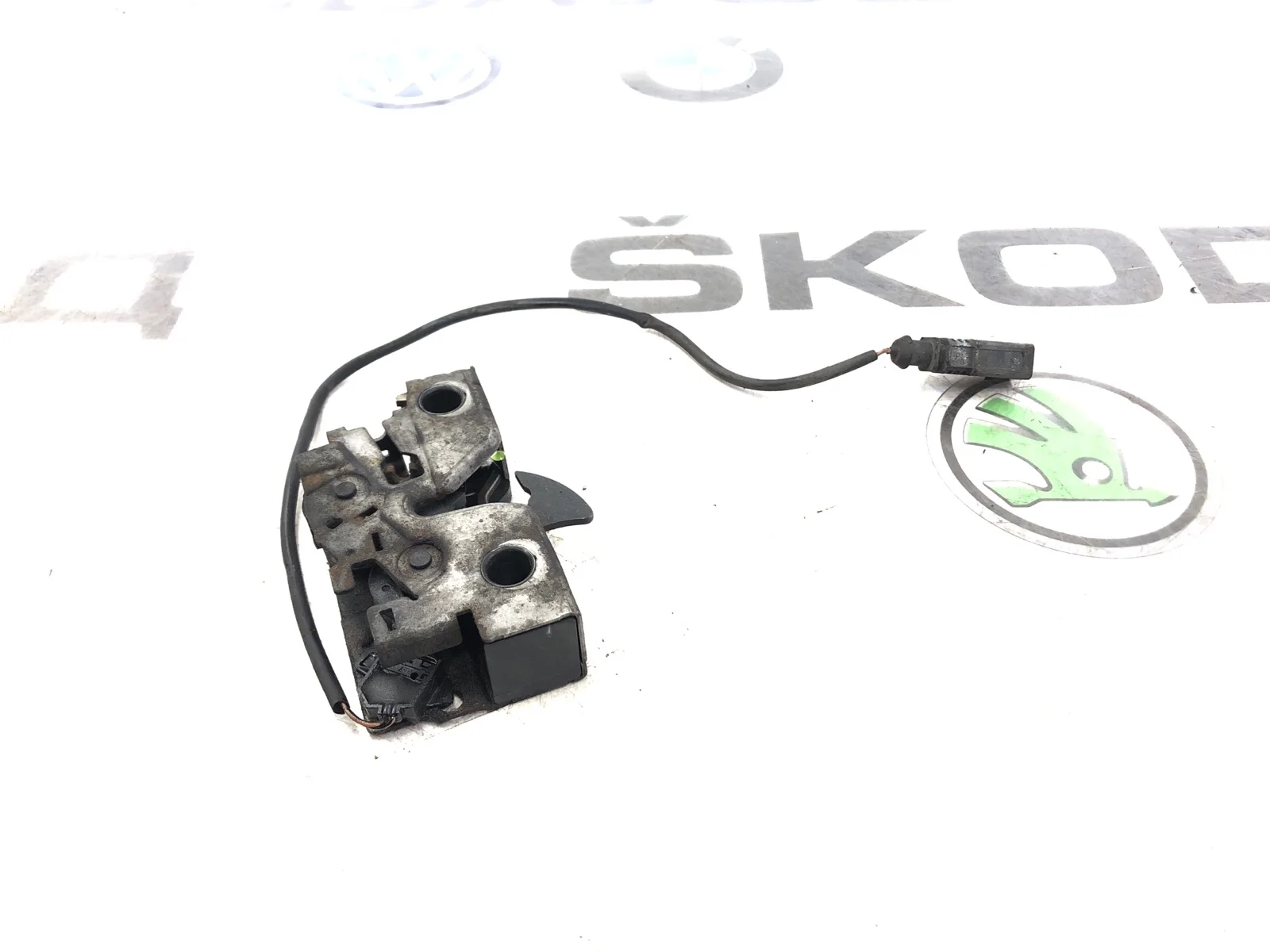 Замок капота Skoda Octavia 2015 5E0823509B A7 (5E) 2.0 CKFC