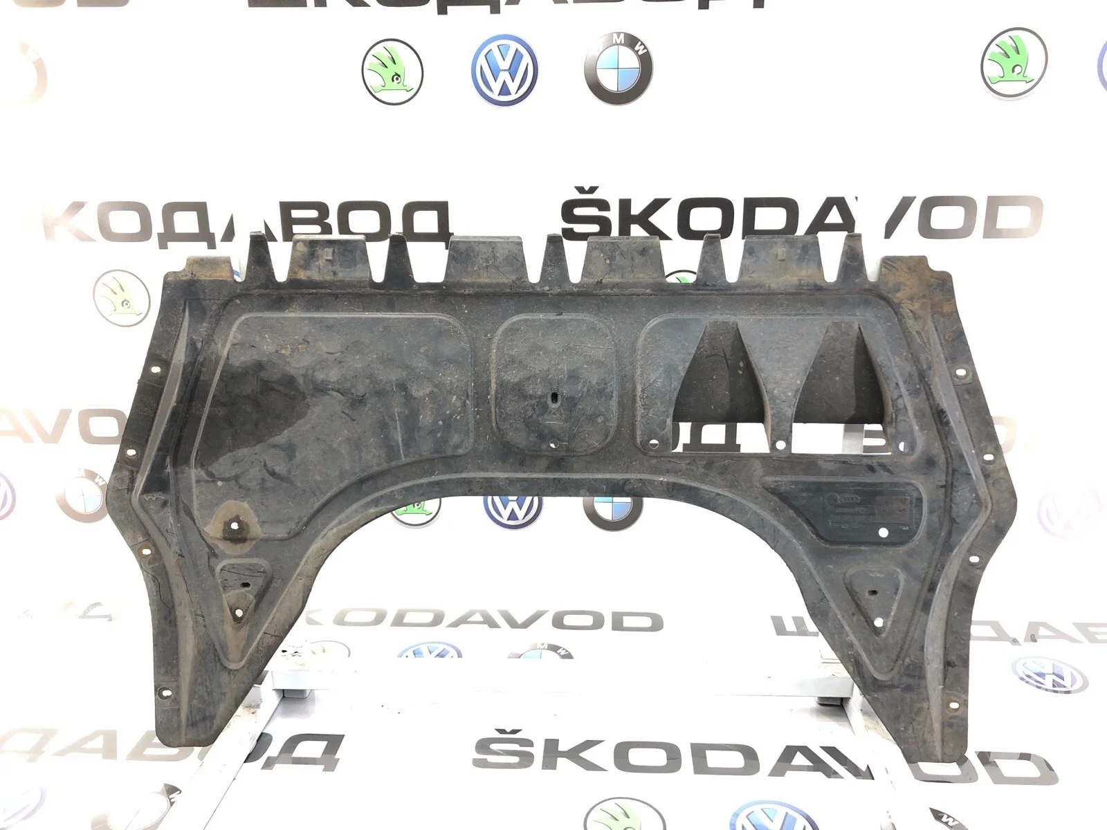 Пыльник двигателя Skoda Octavia 2011 1K0825237J A5 (1Z) 1.4 CAXA