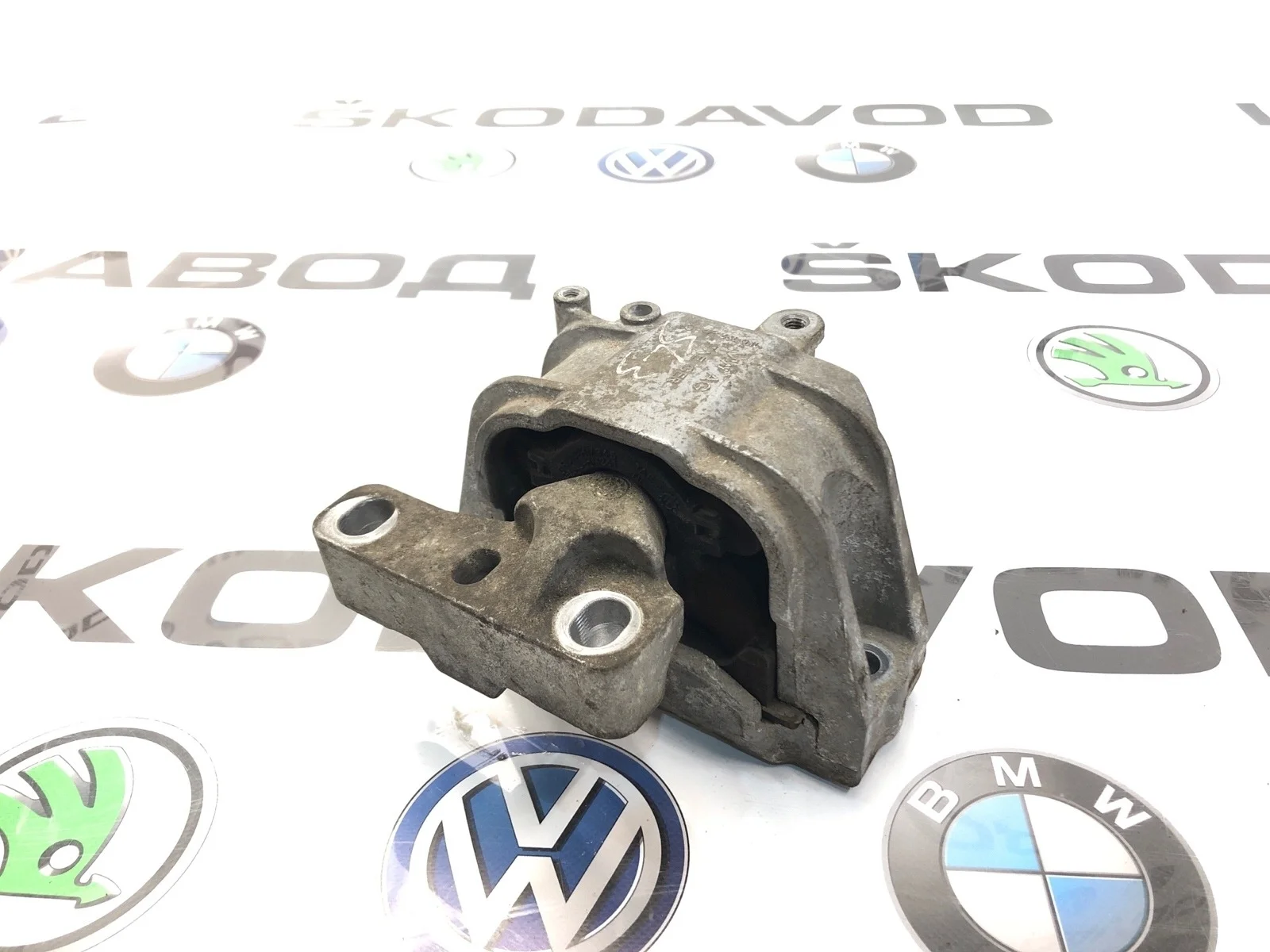 Опора двигателя Skoda Octavia 2011 1K0199262CF A5 (1Z) 1.4 CAXA, правая