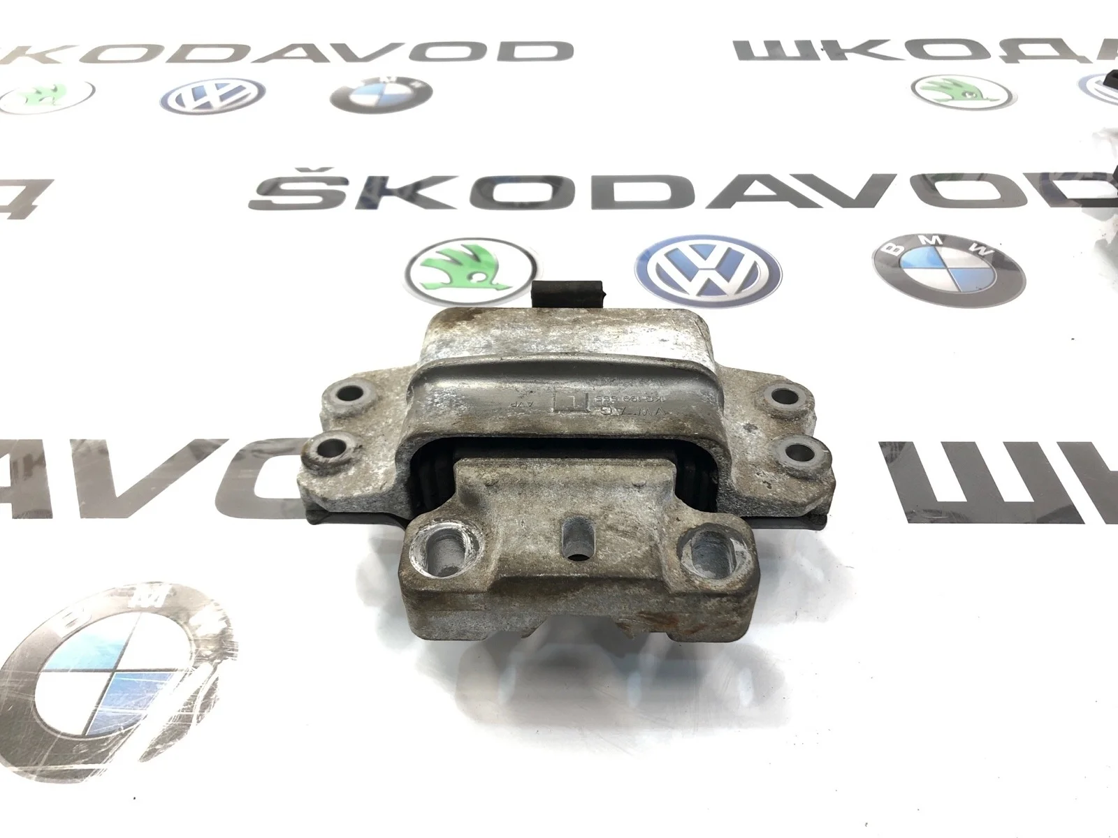 Опора МКПП Skoda Octavia 2011 1K0199555L A5 (1Z) 1.4 CAXA, левая