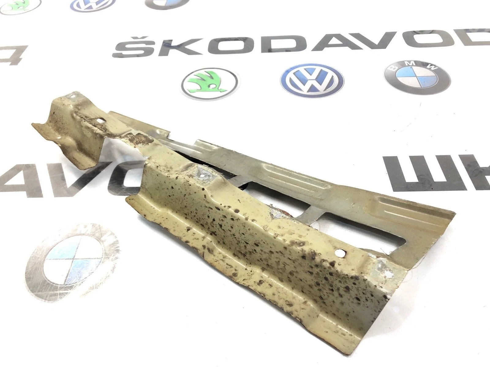 Кронштейн крыла Skoda Octavia 2011 1Z0821162A A5 (1Z) 1.2 CBZB, передний правый