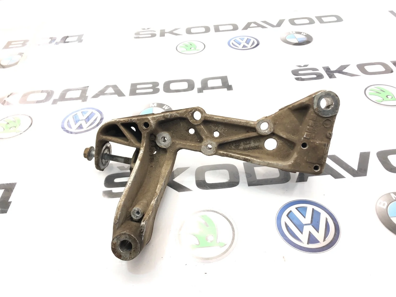 Кронштейн подрамника Skoda Octavia RS 2012 1K0199295F A5 (1Z) 2.0 CEGA, передний левый