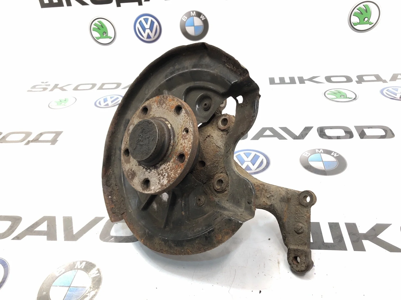 Кулак Skoda Octavia 2011 1K0505436AC A5 (1Z) 1.4 CAXA, задний правый