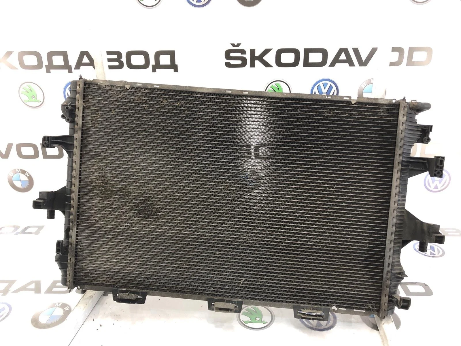 Радиатор охлаждения двигателя Volkswagen Transporter 2006 7H0121253J T5 2.5 BNZ