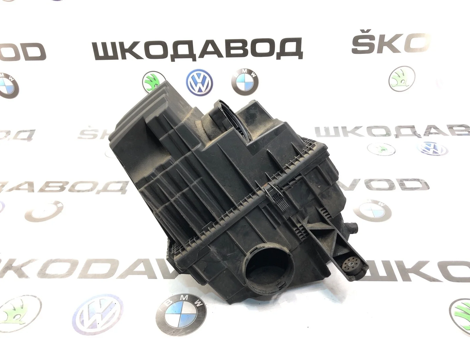 Корпус воздушного фильтра Volkswagen Transporter 2006 7H0129607L T5 2.5 BNZ