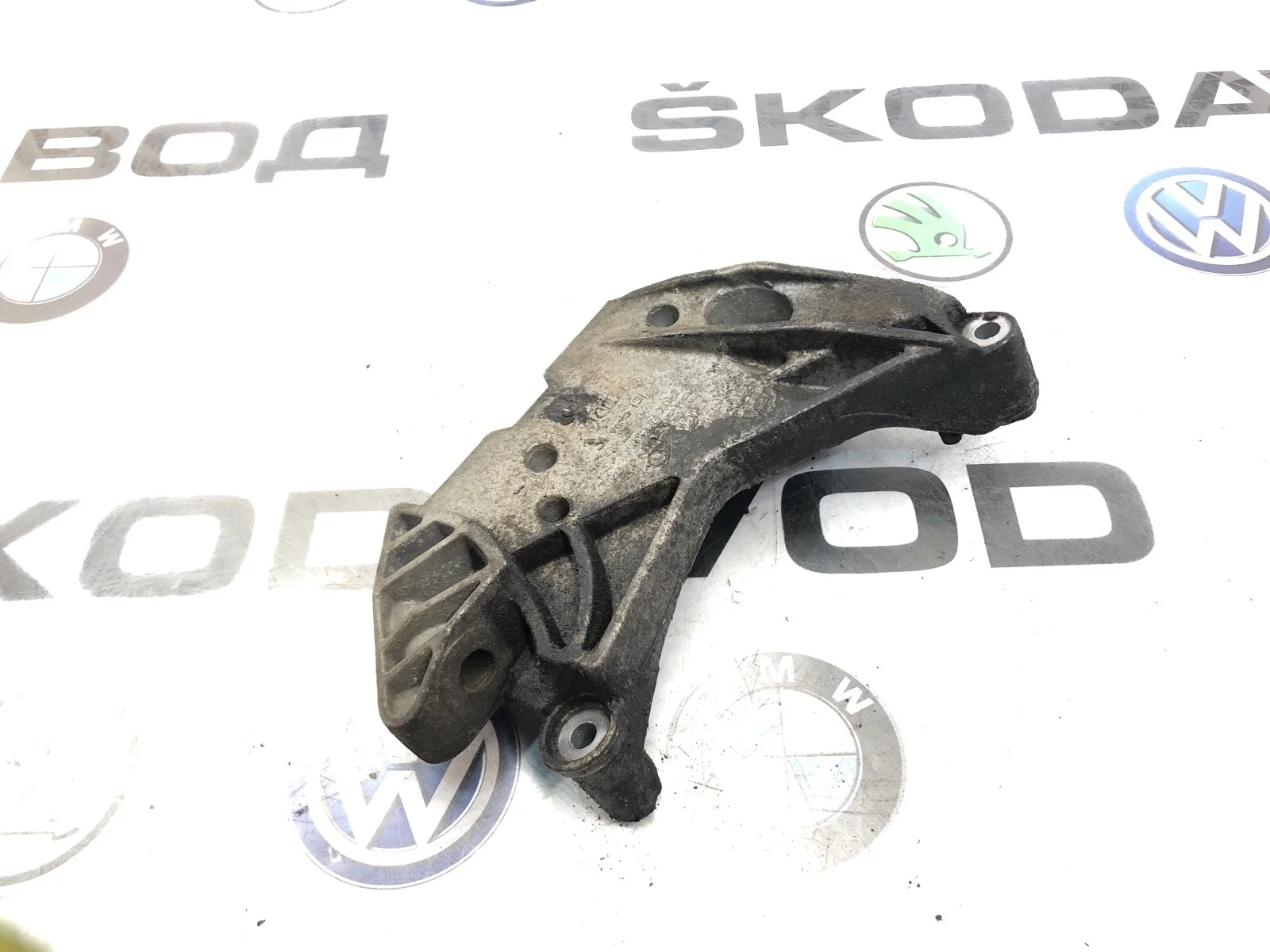 Кронштейн опоры двигателя Skoda Octavia 2011 06J199207P A5 (1Z)