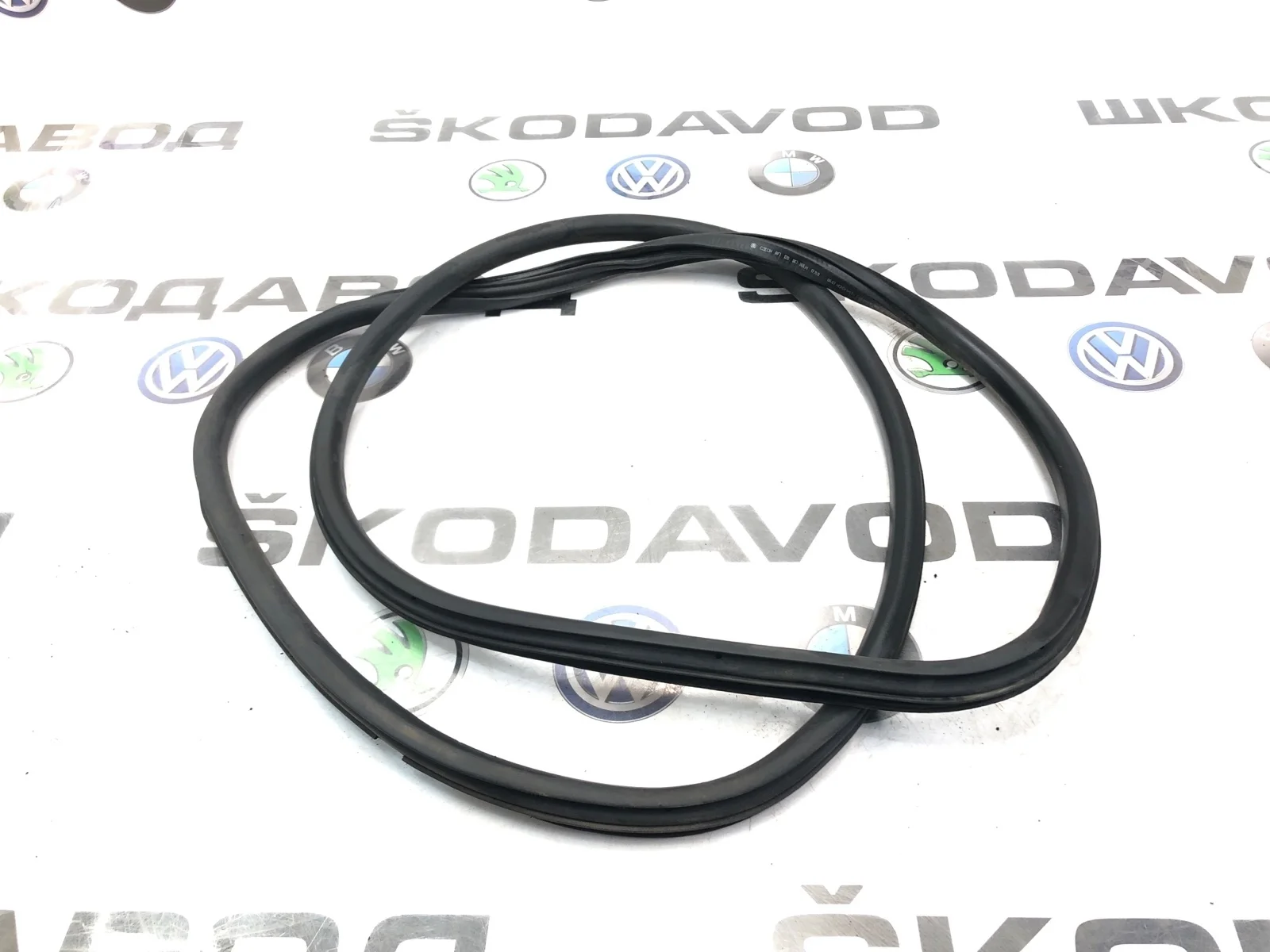 Уплотнитель проема двери Skoda Octavia RS 2012 1Z0867365H A5 (1Z) 2.0 CEGA, передний левый