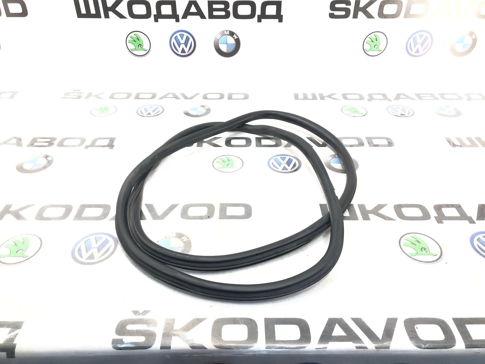 Уплотнитель проема двери Skoda Octavia RS 2012 1Z0867365H A5 (1Z) 2.0 CEGA, передний правый