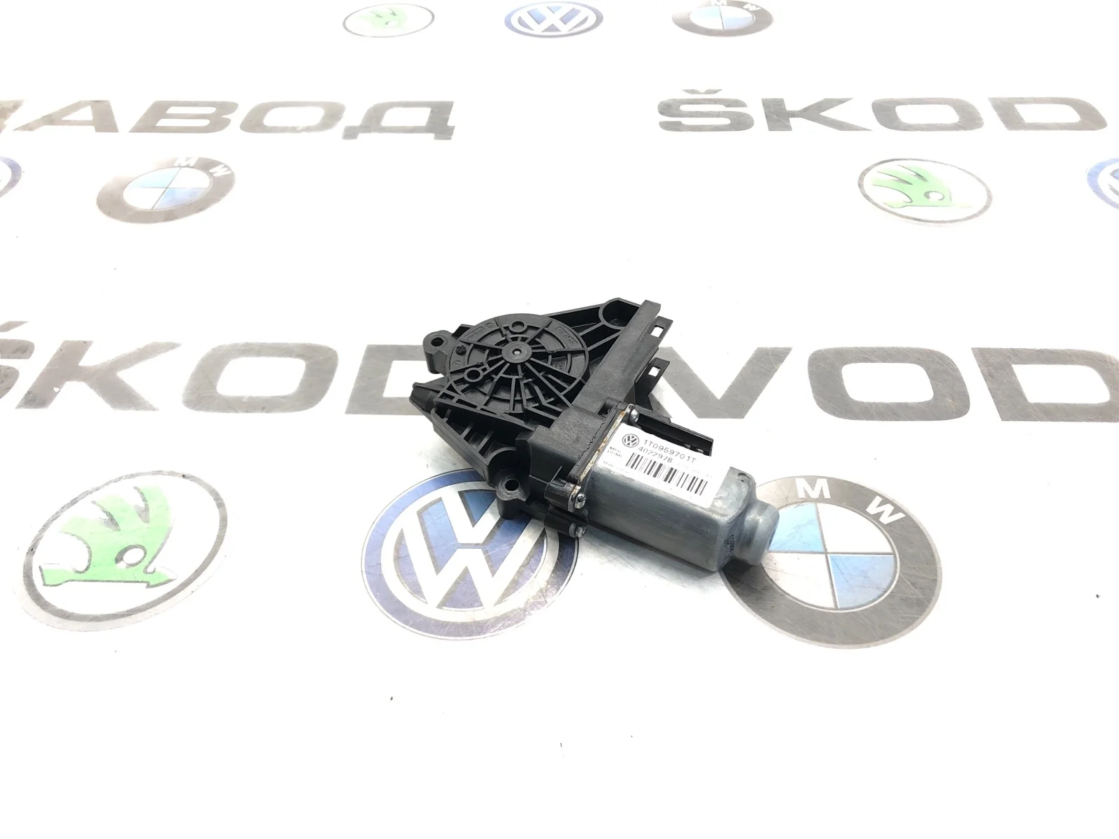 Мотор стеклоподъемника Skoda Octavia RS 2012 1T0959701T A5 (1Z) 2.0 CEGA, передний левый