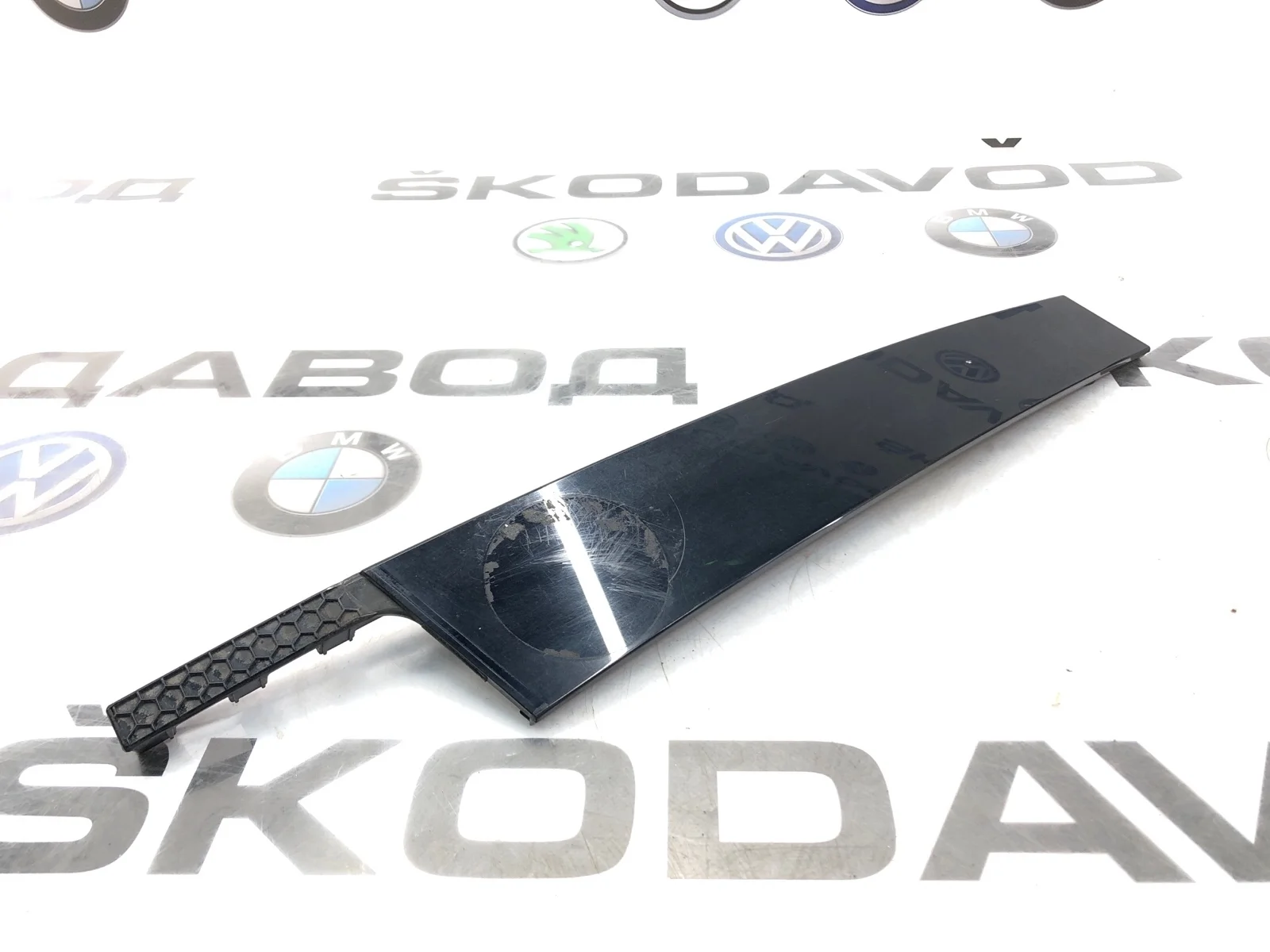 Накладка двери декоративная Skoda Octavia 2015 5E0837901A A7 (5E) 2.0 CKFC, передняя левая