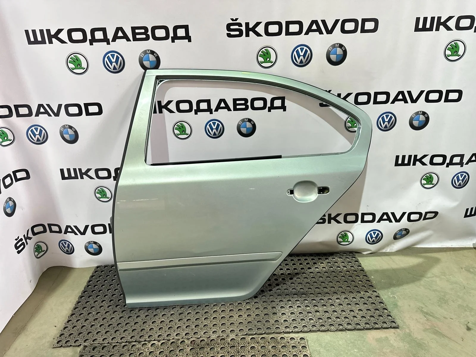 Дверь Skoda Octavia 2011 1Z5833055 A5 (1Z) 1.6 BSE, задняя левая