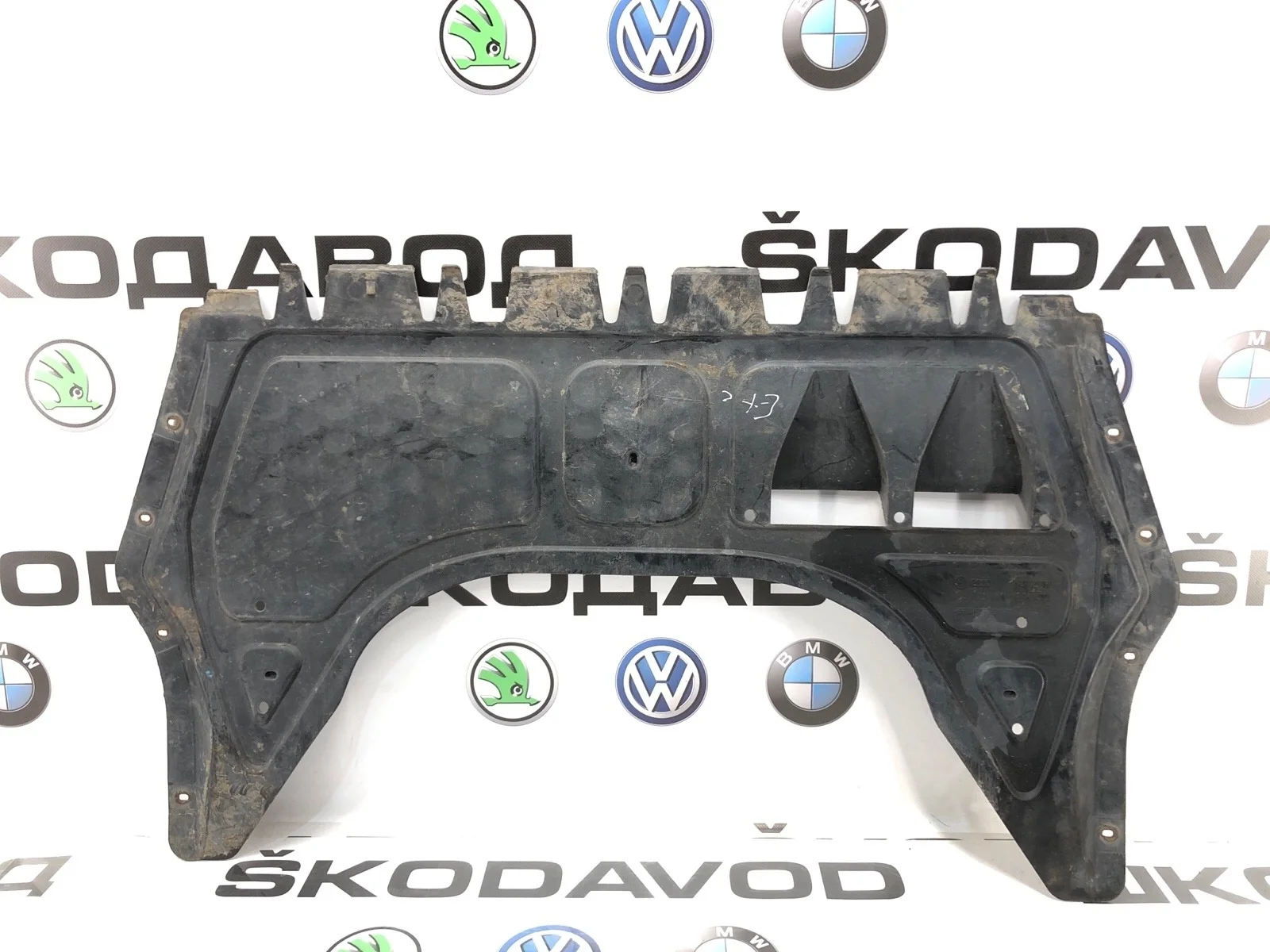 Пыльник двигателя Skoda Octavia 2011 1K0825237J A5 (1Z) 1.6 BSE