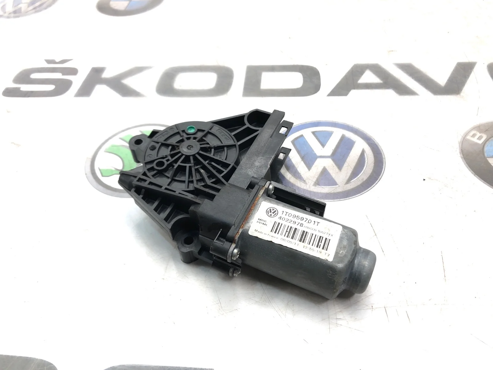Мотор стеклоподъемника Skoda Octavia 2011 1T0959701T A5 (1Z) 1.2 CBZB, передний левый