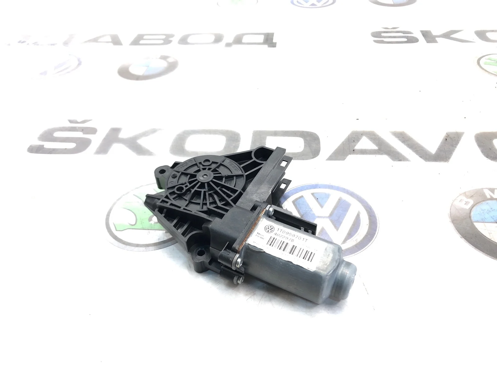 Мотор стеклоподъемника Skoda Octavia 2011 1T0959701T A5 (1Z) 1.6 BSE, передний левый