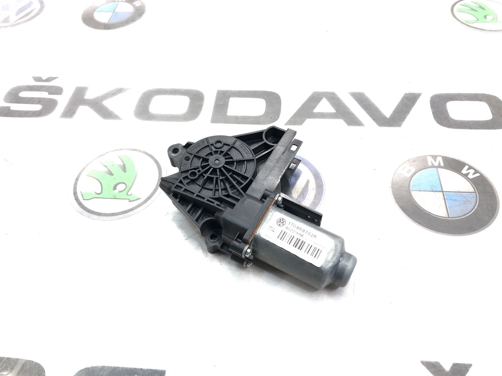 Мотор стеклоподъемника Skoda Octavia 2011 1T0959702R A5 (1Z) 1.6 BSE, передний правый